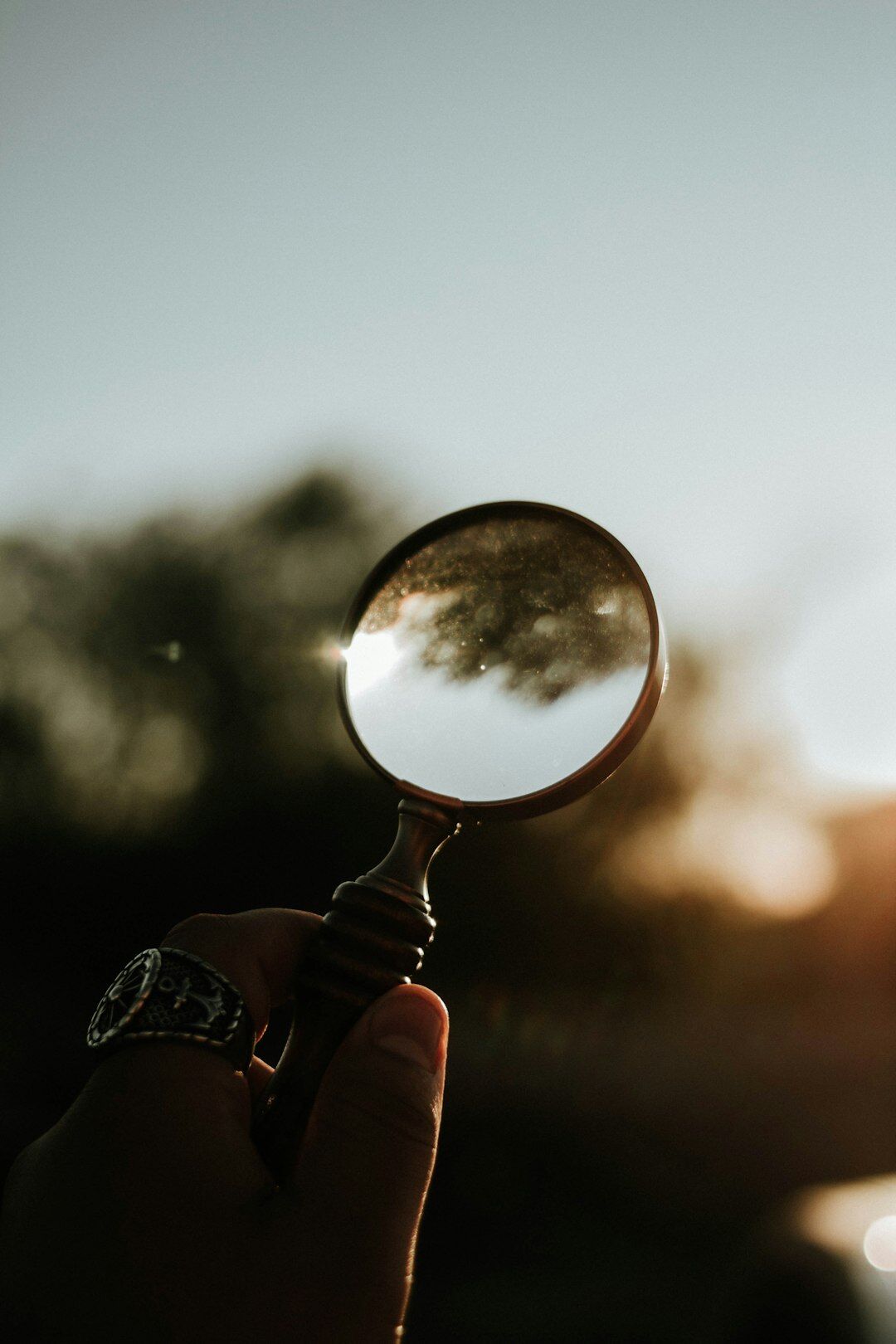 detective investigating
